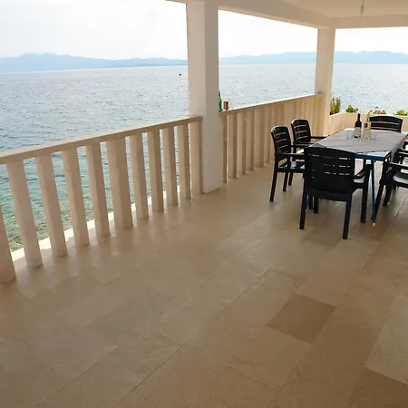 Robinson Anastazia * Jelsa (Hvar)