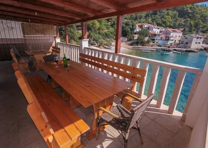 Robinson Anastazia * Jelsa (Hvar)