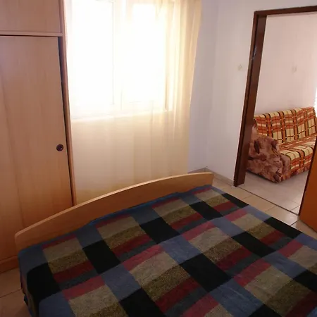 Robinson Anastazia *